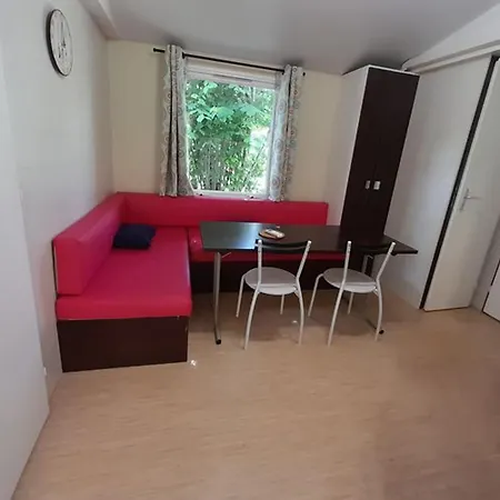 Camping Mobil-home Confortable Avec Terrasse, 3 Pour 6 Personnes - Api-1-52-752