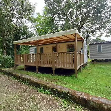 Mobil-home Confortable Avec Terrasse, 3 Pour 6 Personnes - Api-1-52-752 * Sireuil