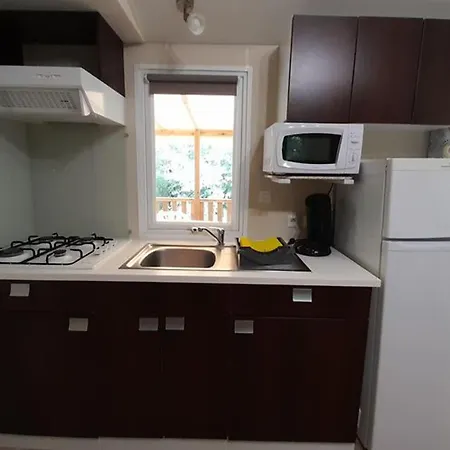 Kemp Mobil-home Confortable Avec Terrasse, 3 Pour 6 Personnes - Api-1-52-752 Sireuil (Charente)