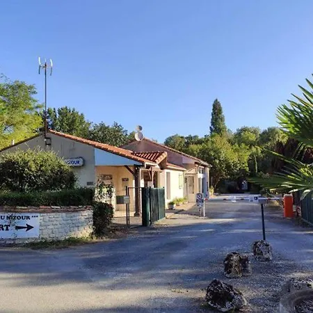 Camping Mobil-home Confortable Avec Terrasse, 3 Pour 6 Personnes - Api-1-52-752 Sireuil (Charente)