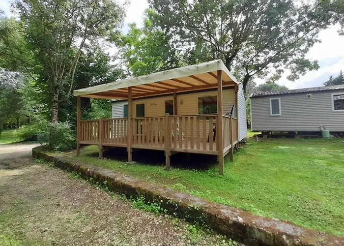 Mobil-home Confortable Avec Terrasse, 3 Pour 6 Personnes - Api-1-52-752 * Sireuil (Charente)