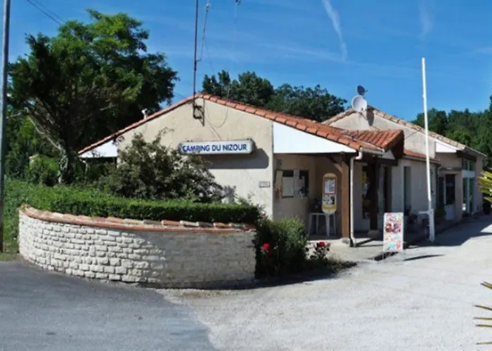 Mobil-home Confortable Avec Terrasse, 3 Pour 6 Personnes - Api-1-52-752 Sireuil (Charente)