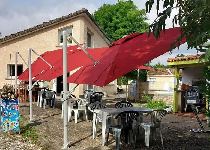 Mobil-home Confortable Avec Terrasse, 3 Pour 6 Personnes - Api-1-52-752 *